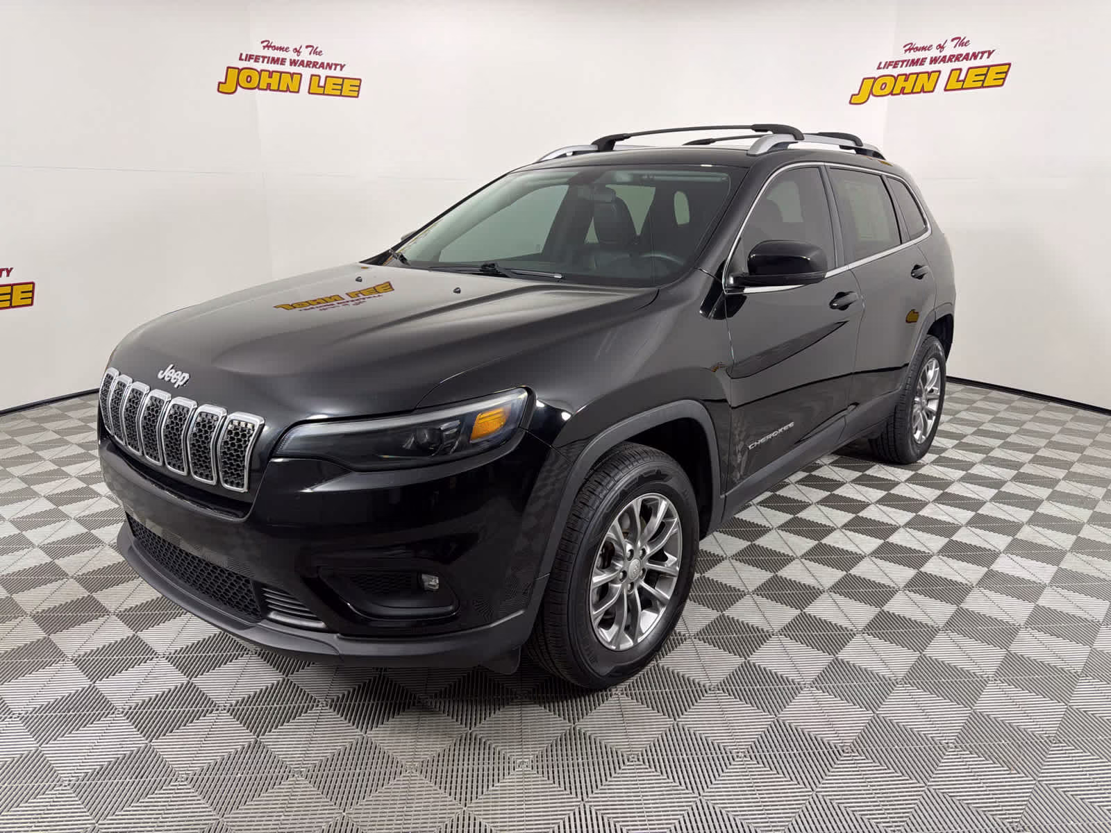 2019 Diamond Black Crystal Pearlcoat Jeep Cherokee Latitude Plus 4X4 SUV