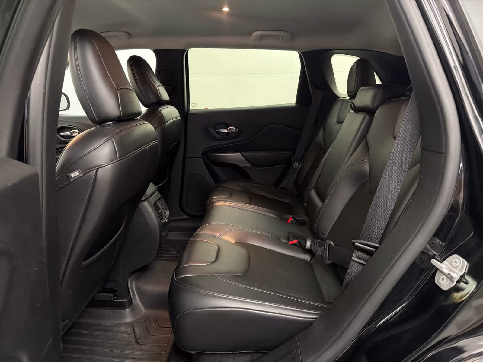 2019 Diamond Black Crystal Pearlcoat Jeep Cherokee Latitude Plus 4X4 SUV