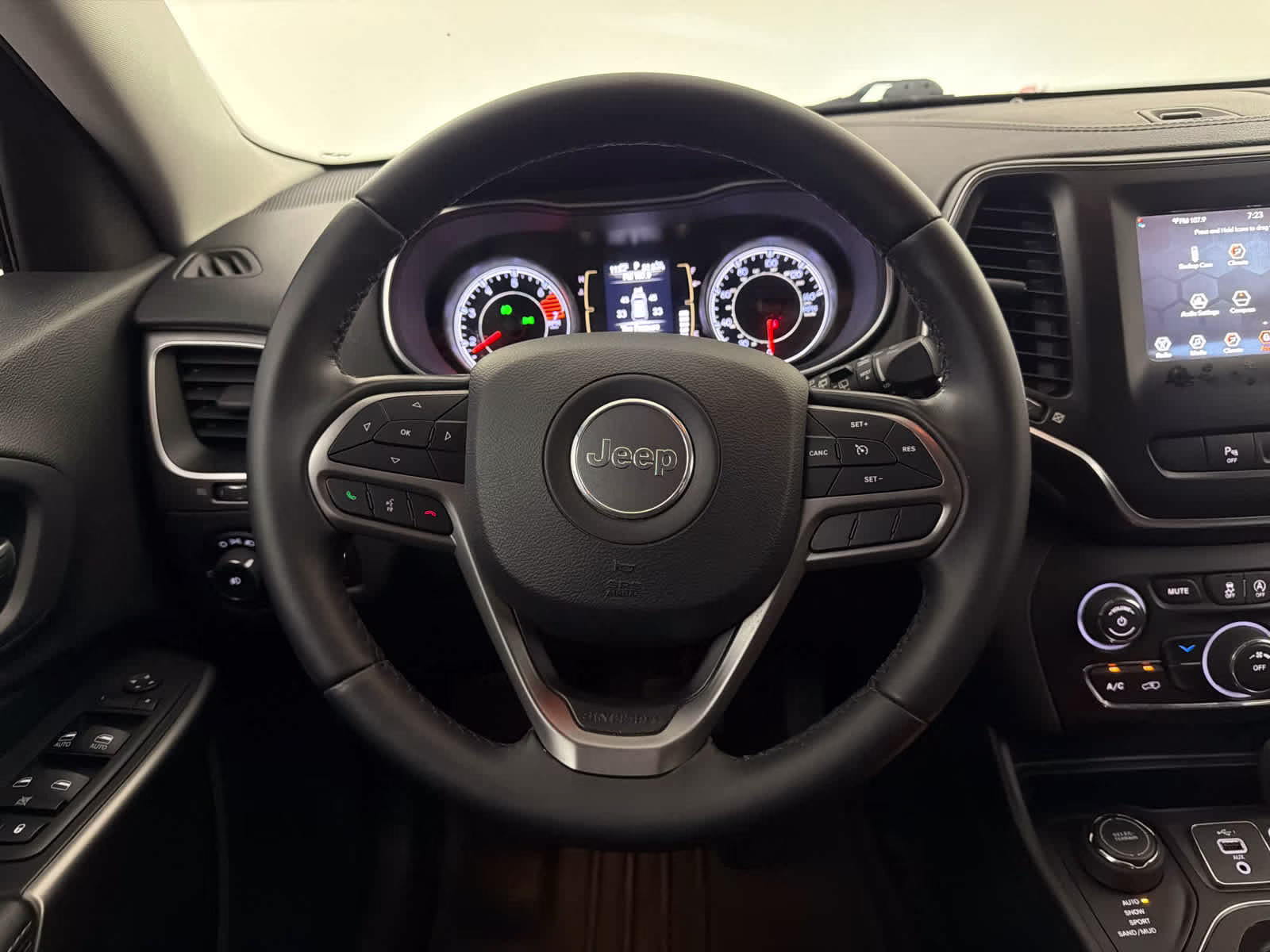 2019 Diamond Black Crystal Pearlcoat Jeep Cherokee Latitude Plus 4X4 SUV