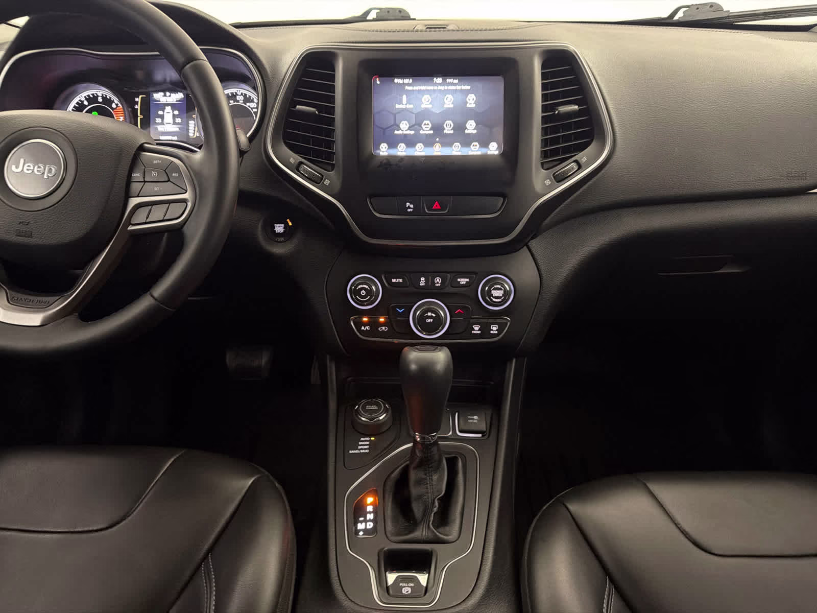2019 Diamond Black Crystal Pearlcoat Jeep Cherokee Latitude Plus 4X4 SUV