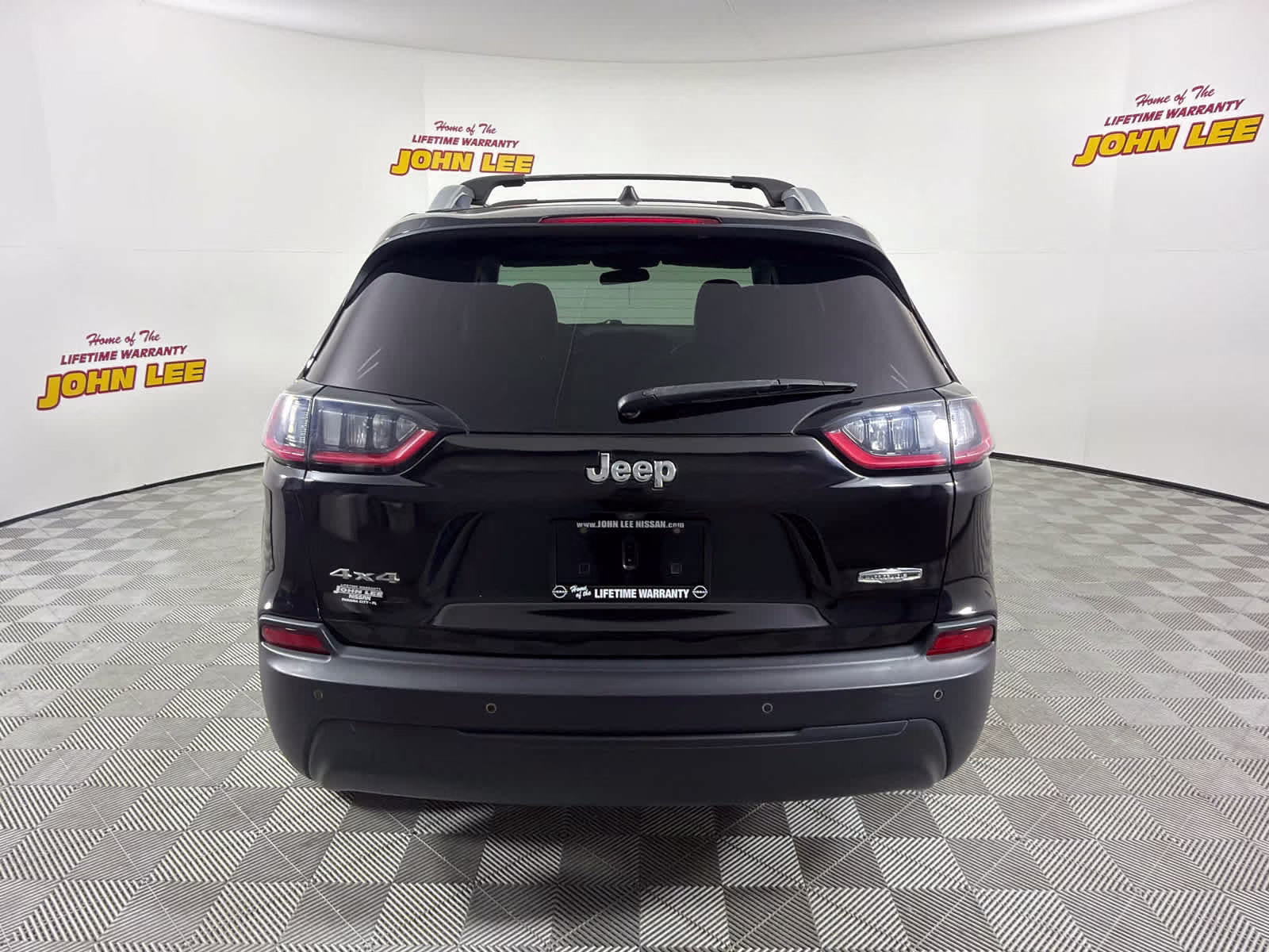 2019 Diamond Black Crystal Pearlcoat Jeep Cherokee Latitude Plus 4X4 SUV