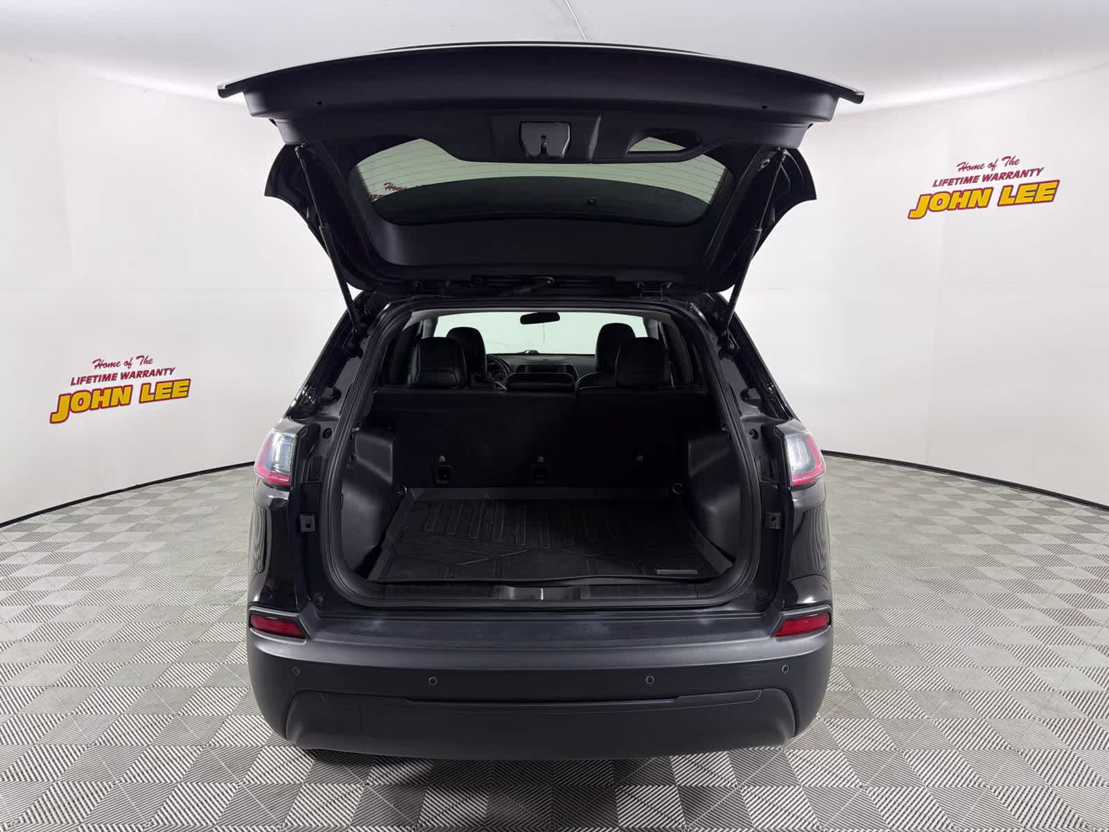 2019 Diamond Black Crystal Pearlcoat Jeep Cherokee Latitude Plus 4X4 SUV