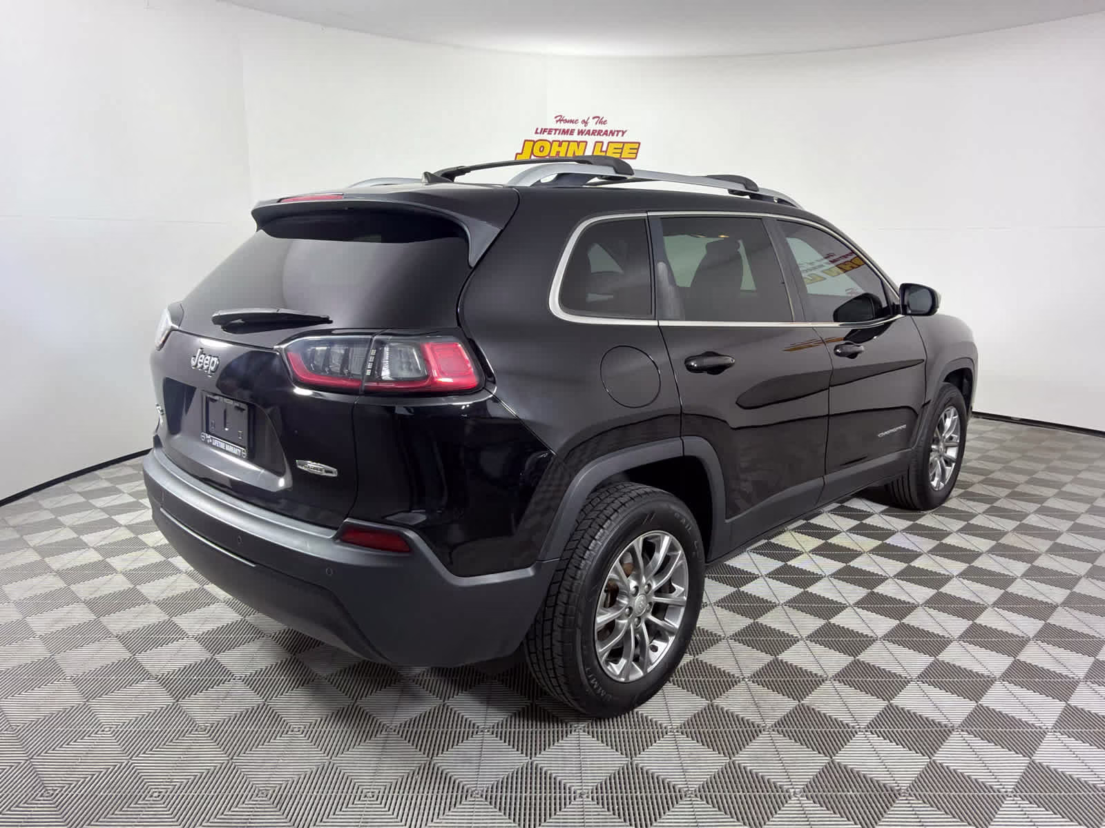 2019 Diamond Black Crystal Pearlcoat Jeep Cherokee Latitude Plus 4X4 SUV