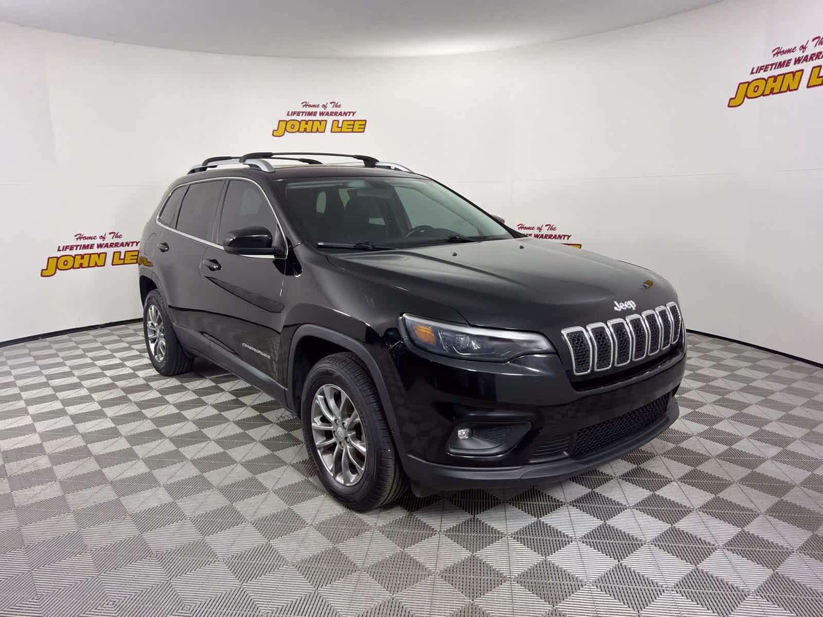 2019 Diamond Black Crystal Pearlcoat Jeep Cherokee Latitude Plus 4X4 SUV
