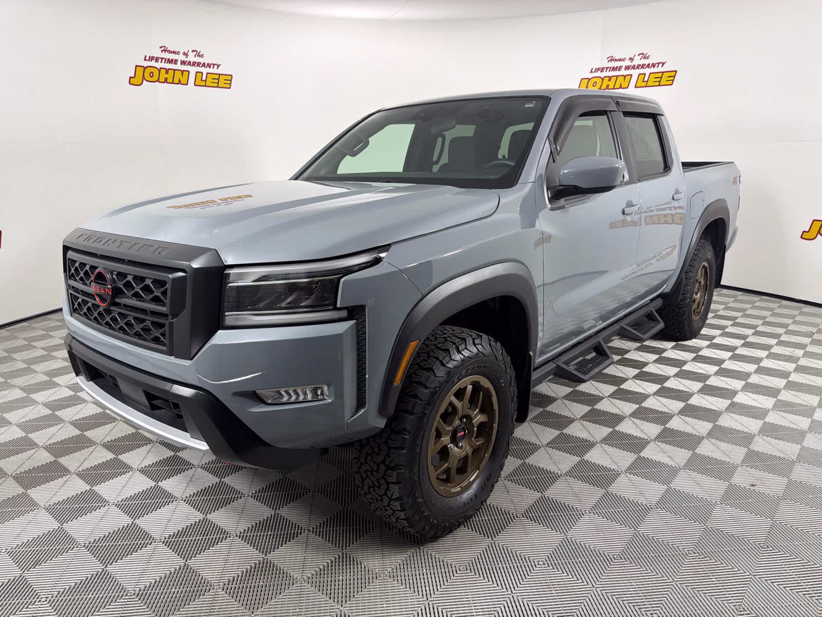 2023 Nissan Frontier PRO-4X Crew Cab 4X4's photo