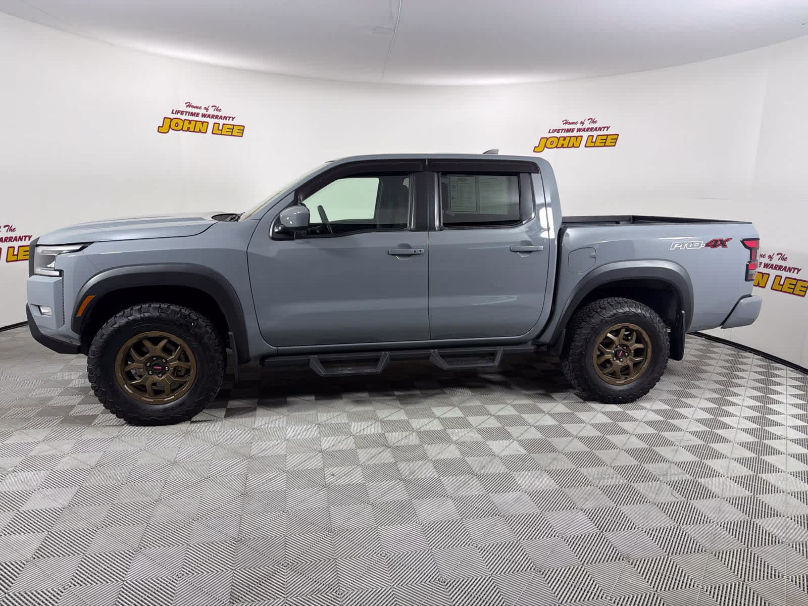 2023 Boulder Gray Pearl Nissan Frontier PRO-4X 4X4 Truck