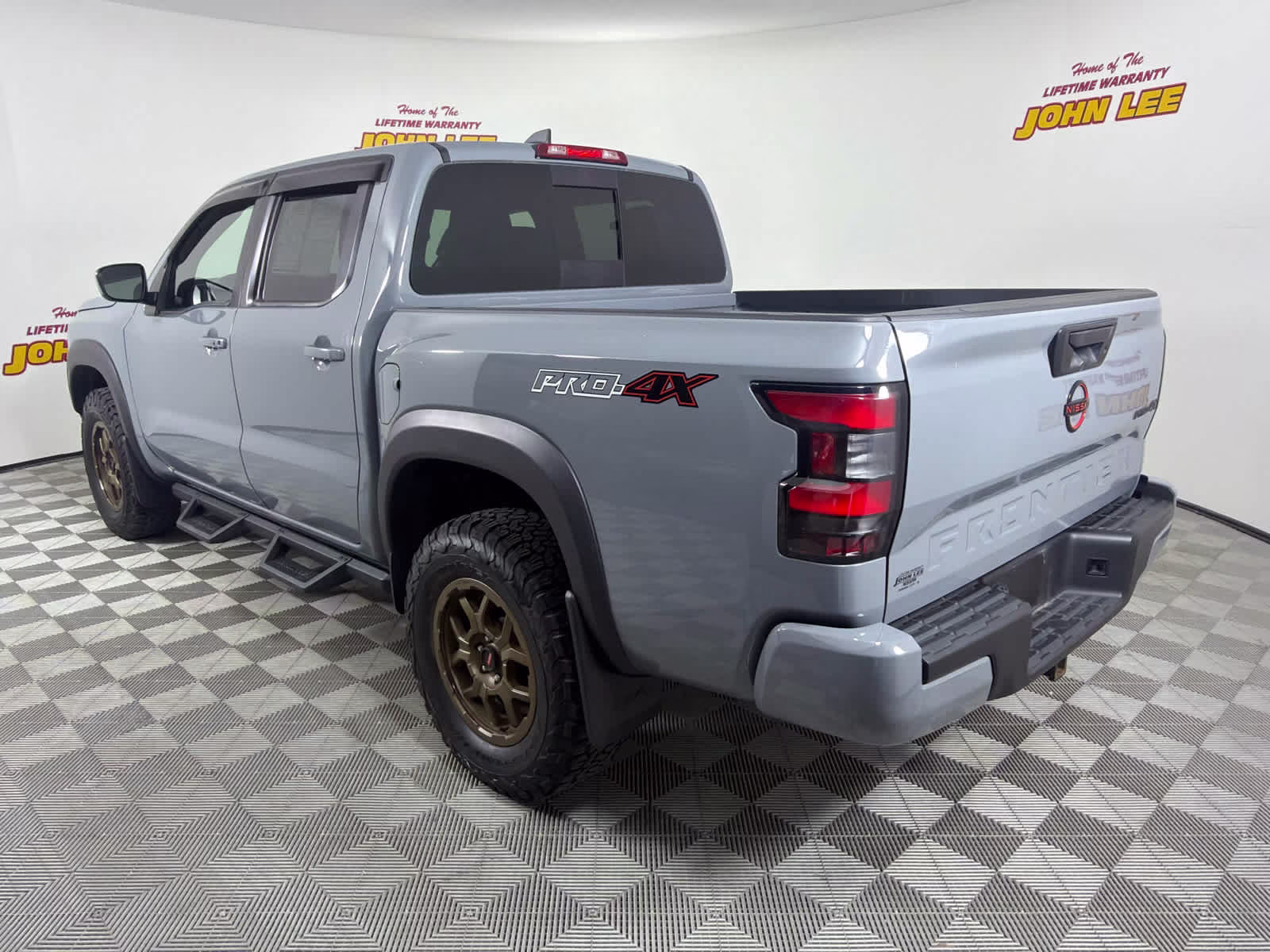 2023 Boulder Gray Pearl Nissan Frontier PRO-4X 4X4 Truck