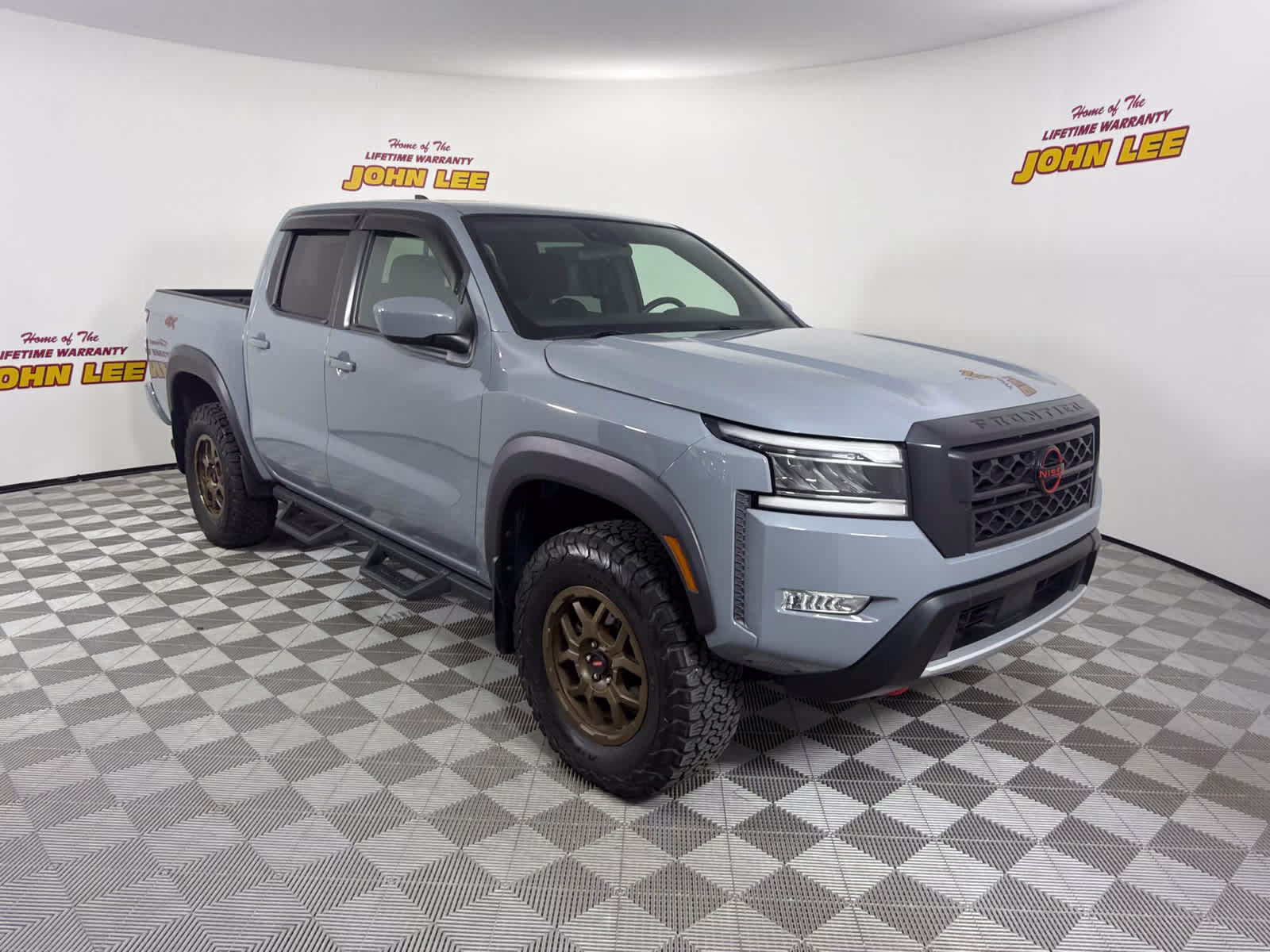 2023 Boulder Gray Pearl Nissan Frontier PRO-4X 4X4 Truck