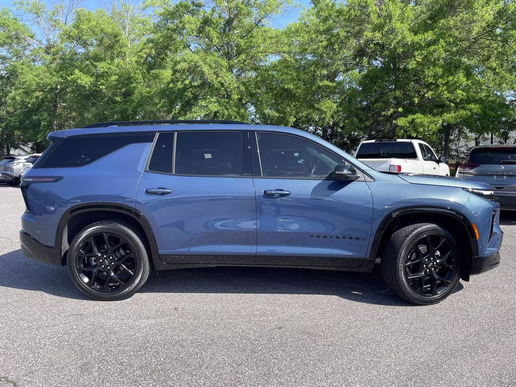 2024 Lakeshore Blue Metallic Chevrolet Traverse RS FWD SUV