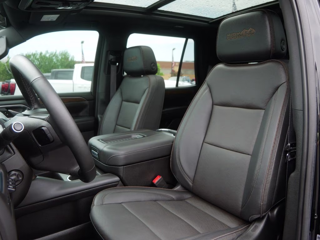 2023 Black Chevrolet Tahoe High Country w/ Deluxe Pckg 4X4 SUV