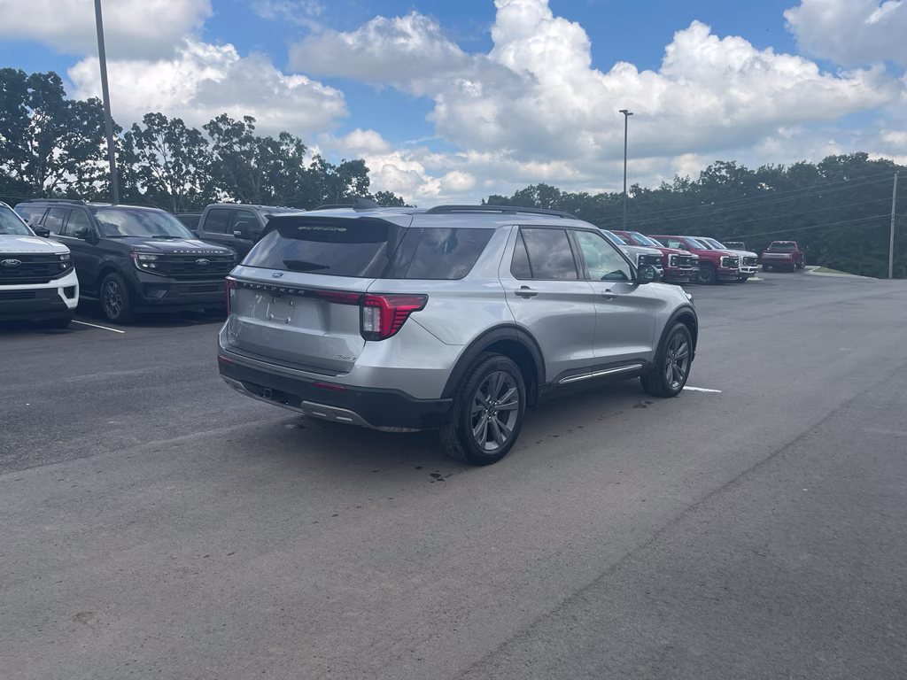 2025 Iconic Silver Metallic Ford Explorer Active 4X4 SUV