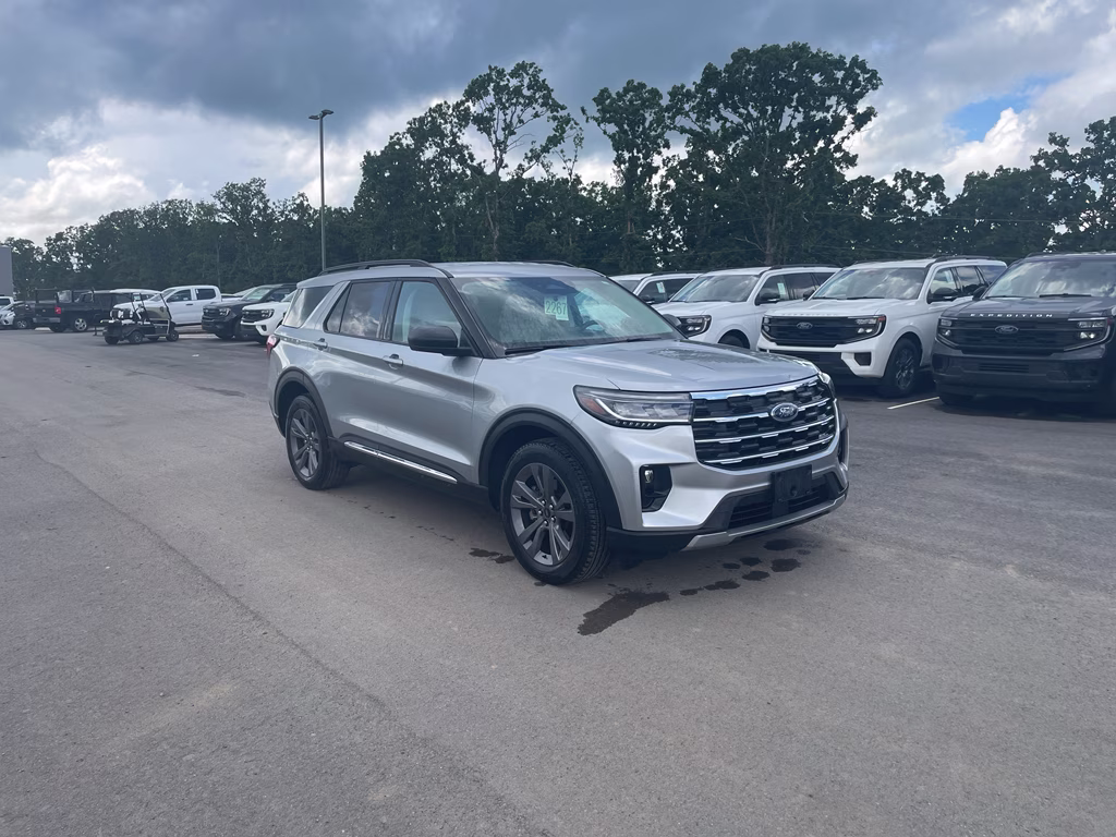 2025 Iconic Silver Metallic Ford Explorer Active 4X4 SUV