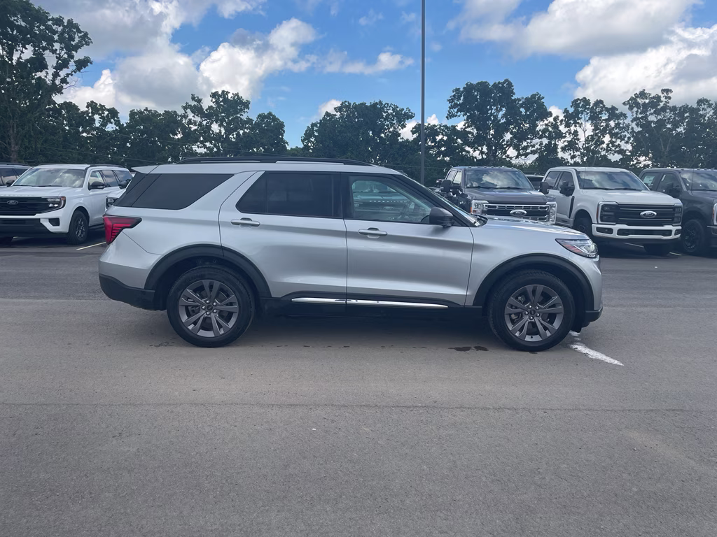 2025 Iconic Silver Metallic Ford Explorer Active 4X4 SUV