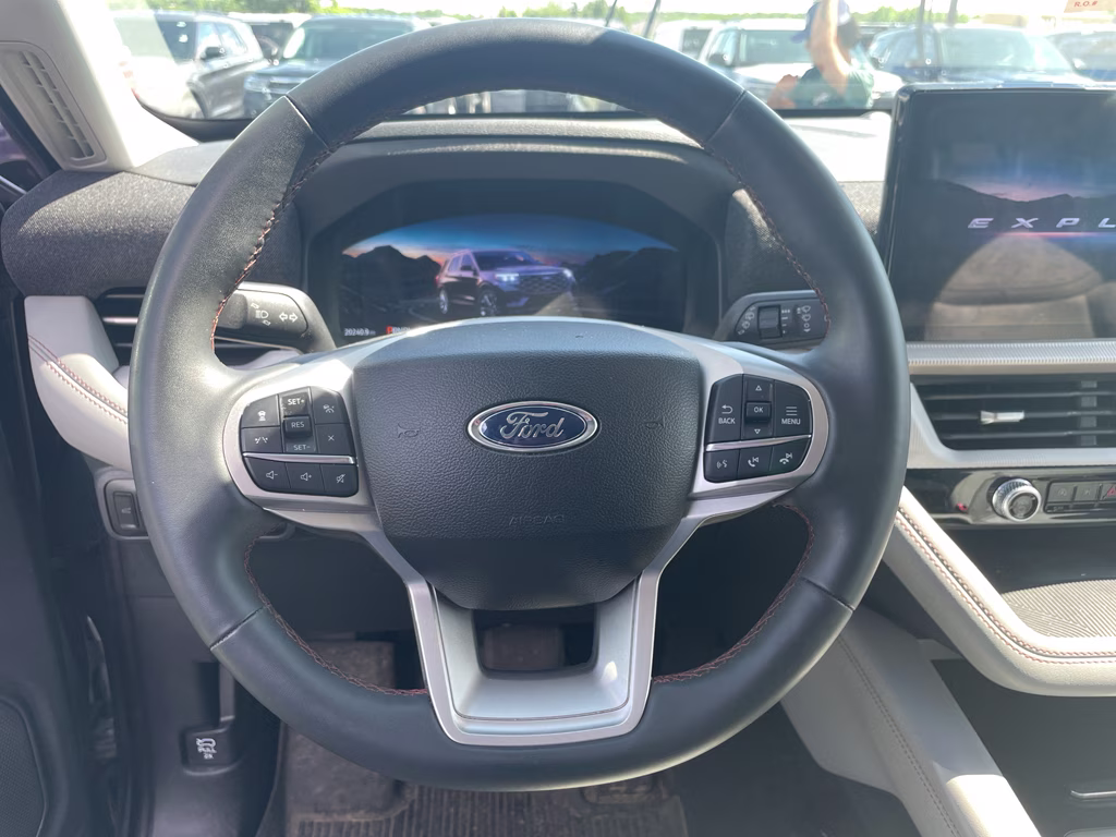 2025 Iconic Silver Metallic Ford Explorer Active 4X4 SUV