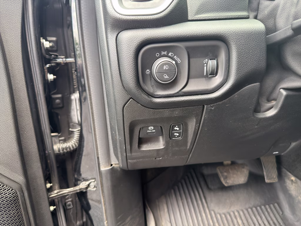2022 Diamond Black Crystal Pearlcoat Ram 1500 Big Horn RWD Truck
