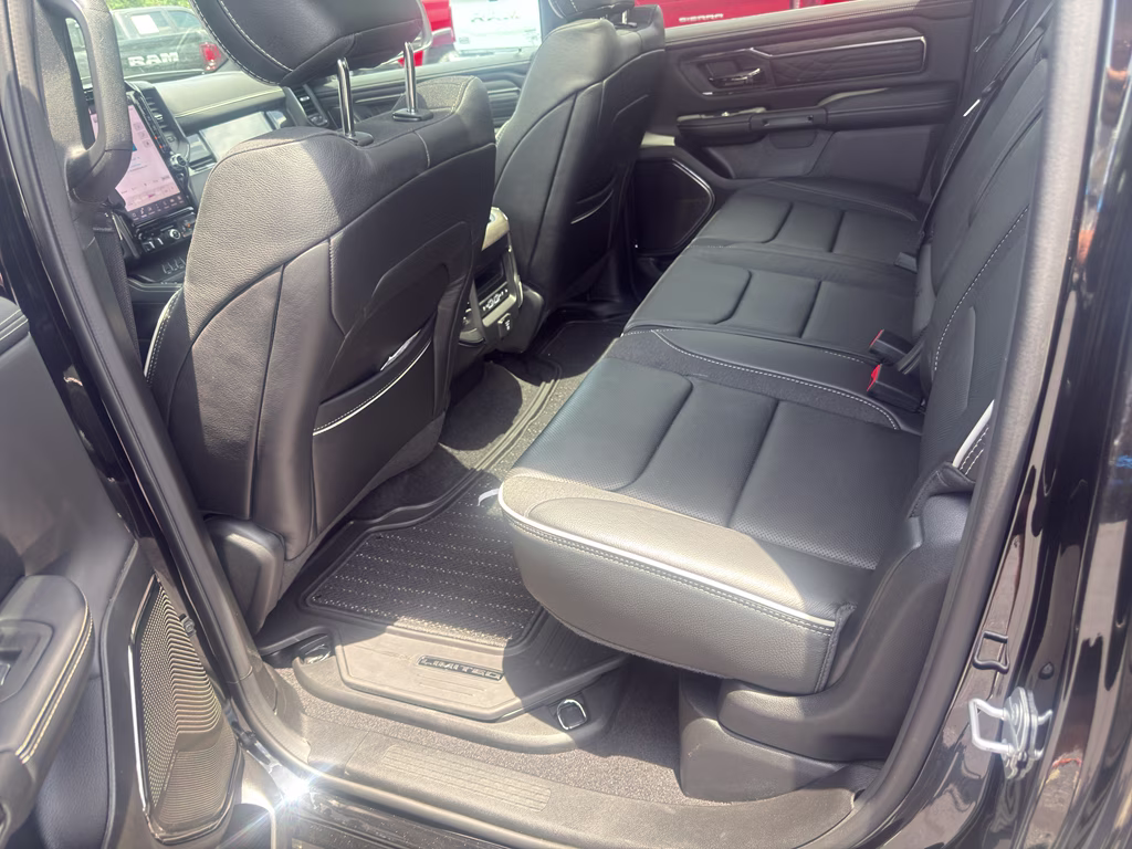 2025 Diamond Black Crystal Pearlcoat Ram 1500 Limited 4X4 Truck