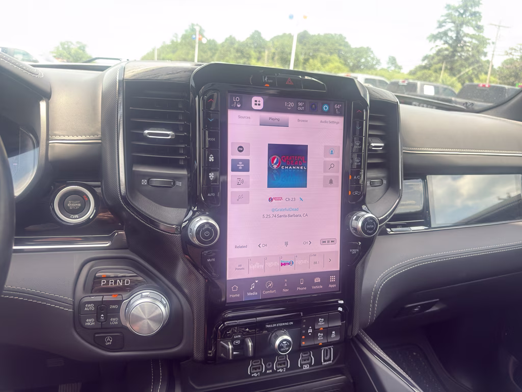 2025 Diamond Black Crystal Pearlcoat Ram 1500 Limited 4X4 Truck