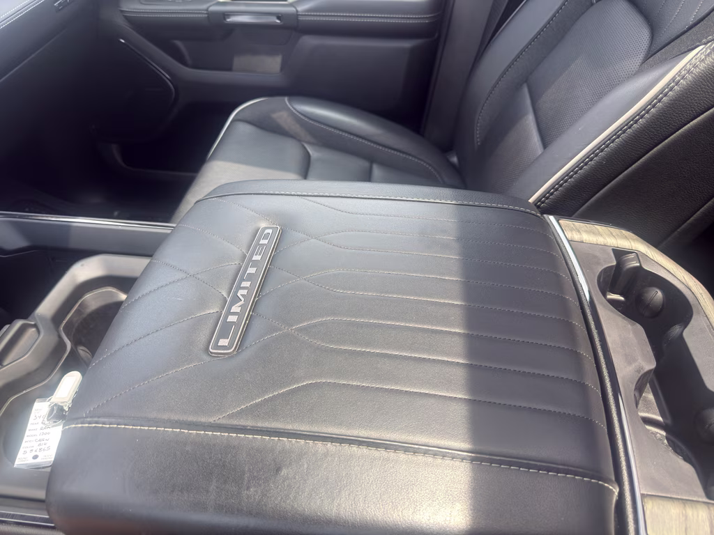 2025 Diamond Black Crystal Pearlcoat Ram 1500 Limited 4X4 Truck