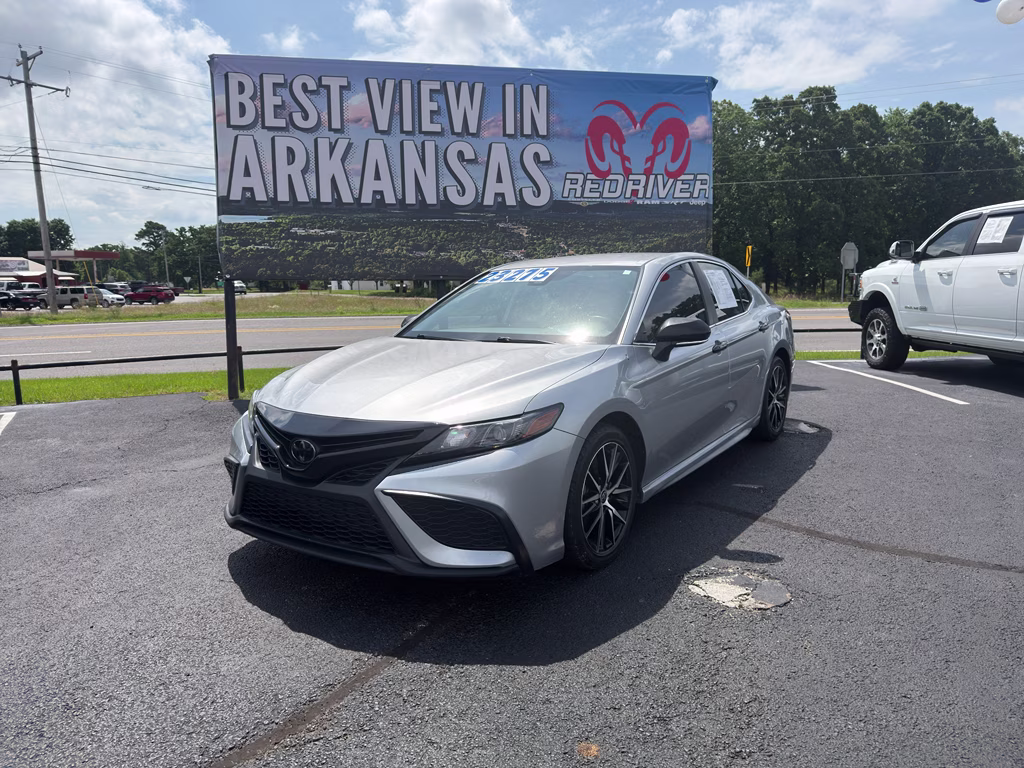 2022 Celestial Silver Metallic Toyota Camry SE FWD Sedan