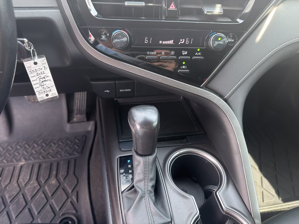 2022 Celestial Silver Metallic Toyota Camry SE FWD Sedan