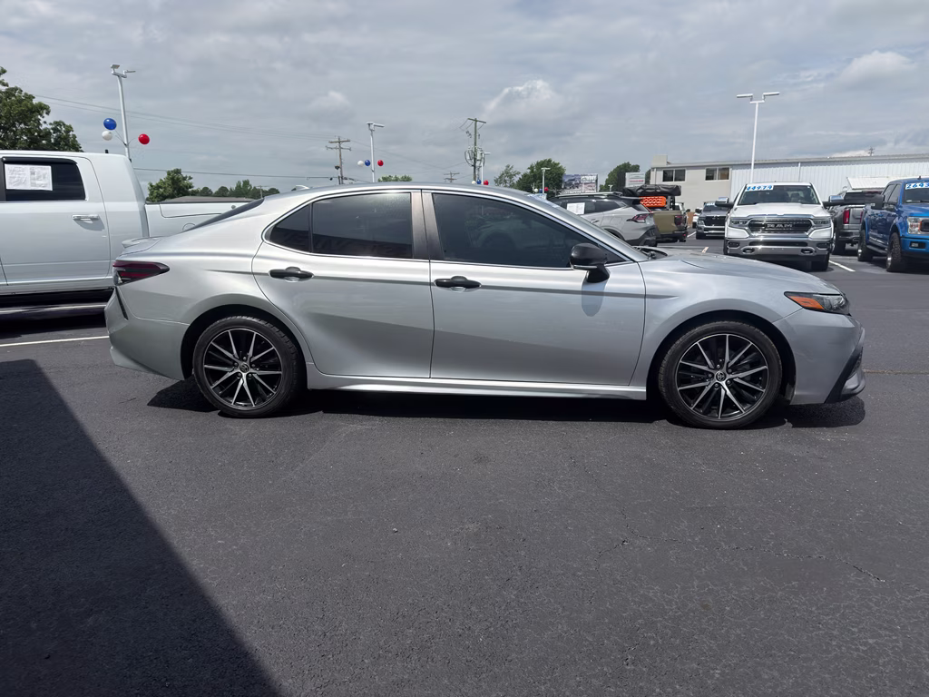2022 Celestial Silver Metallic Toyota Camry SE FWD Sedan
