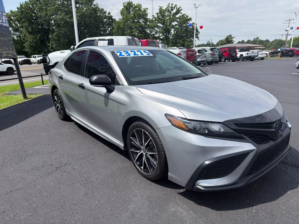 2022 Celestial Silver Metallic Toyota Camry SE FWD Sedan