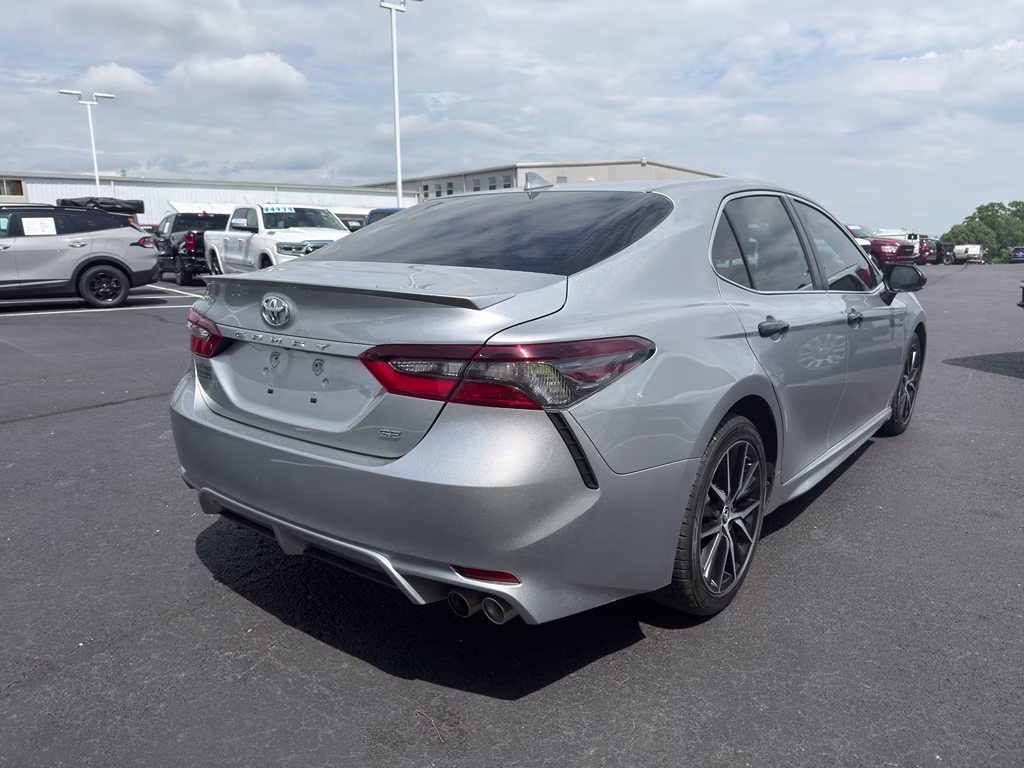 2022 Celestial Silver Metallic Toyota Camry SE FWD Sedan