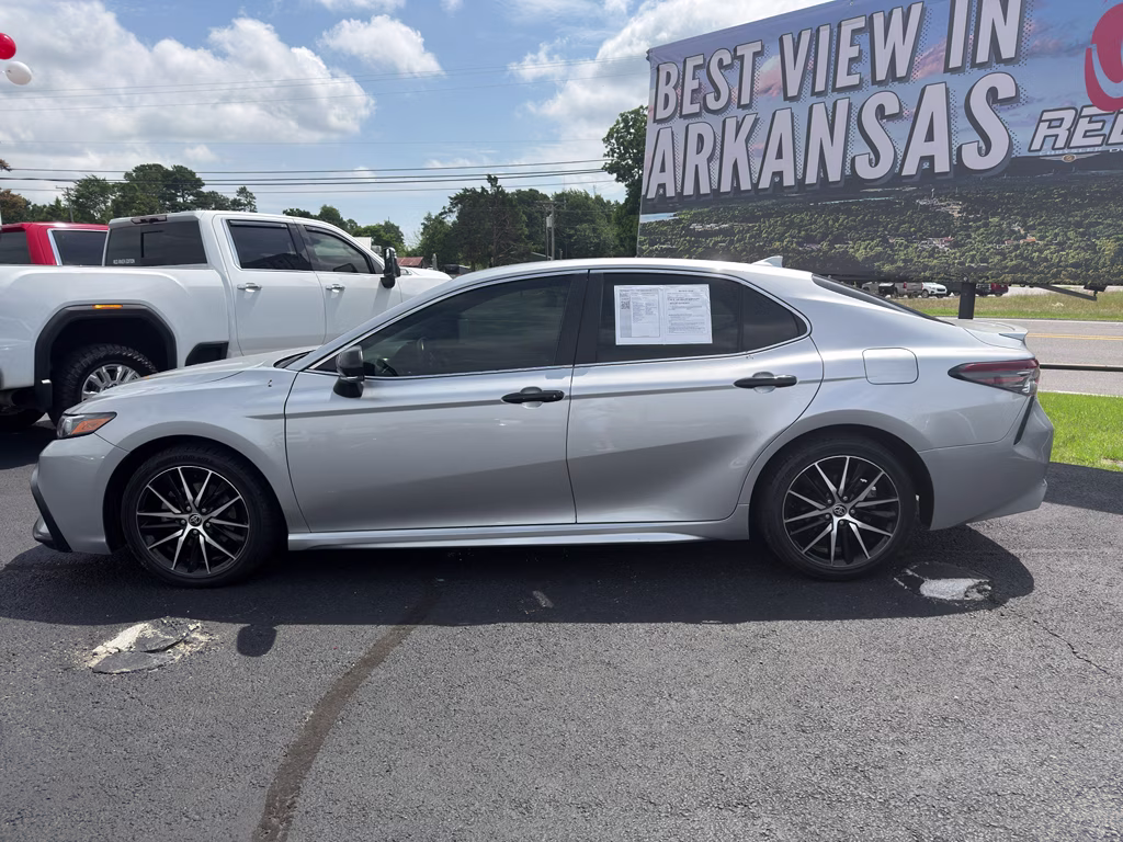 2022 Celestial Silver Metallic Toyota Camry SE FWD Sedan