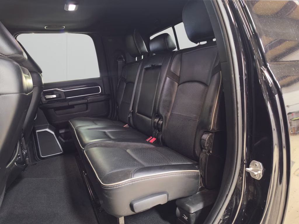 2022 Diamond Black Crystal Pearlcoat Ram 3500 Laramie 4X4 Truck