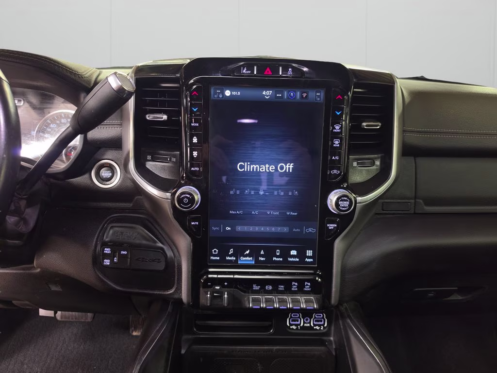 2022 Diamond Black Crystal Pearlcoat Ram 3500 Laramie 4X4 Truck