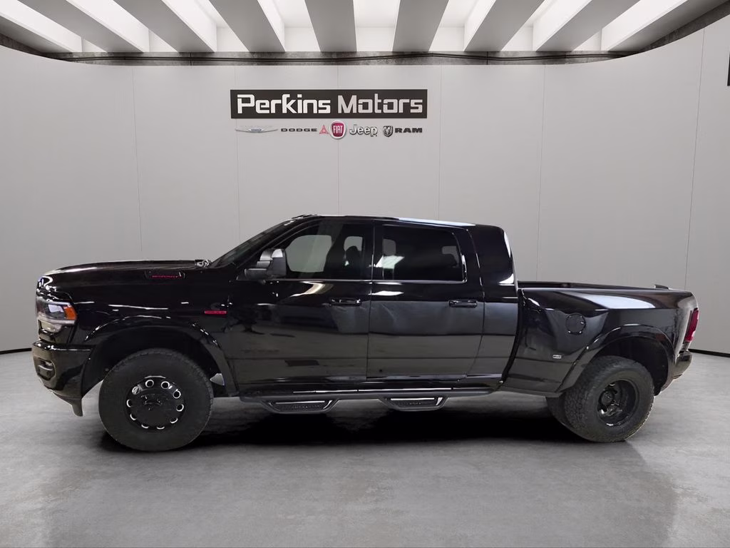 2022 Diamond Black Crystal Pearlcoat Ram 3500 Laramie 4X4 Truck