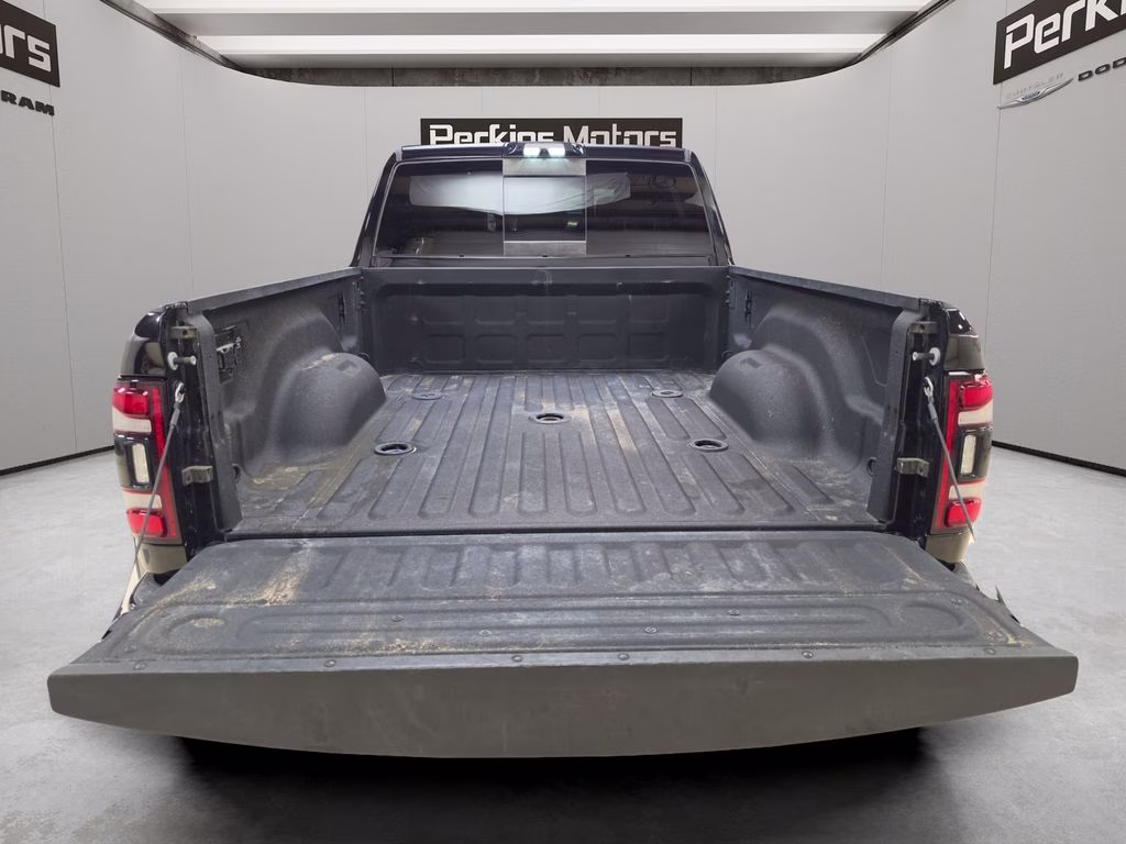 2022 Diamond Black Crystal Pearlcoat Ram 3500 Laramie 4X4 Truck