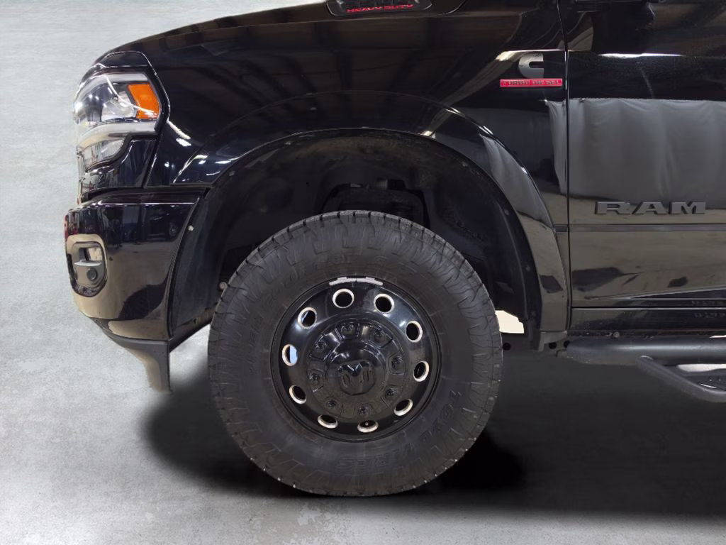 2022 Diamond Black Crystal Pearlcoat Ram 3500 Laramie 4X4 Truck
