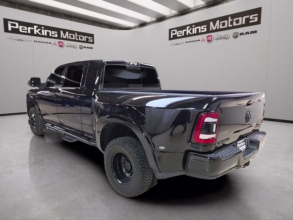 2022 Diamond Black Crystal Pearlcoat Ram 3500 Laramie 4X4 Truck