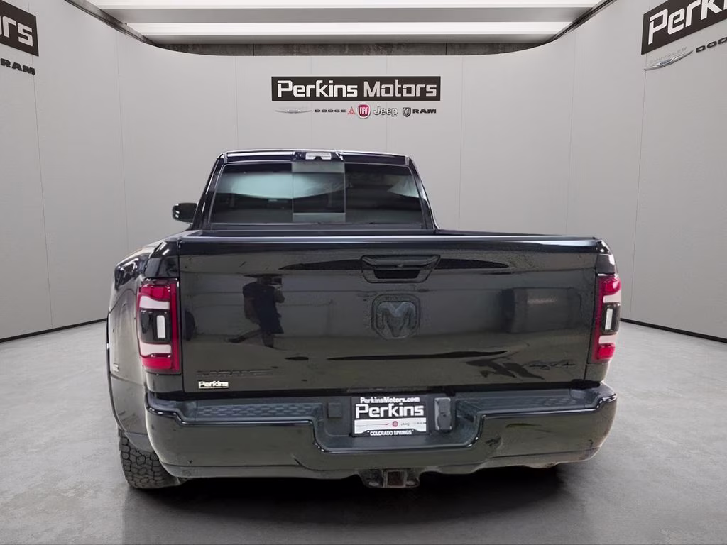 2022 Diamond Black Crystal Pearlcoat Ram 3500 Laramie 4X4 Truck