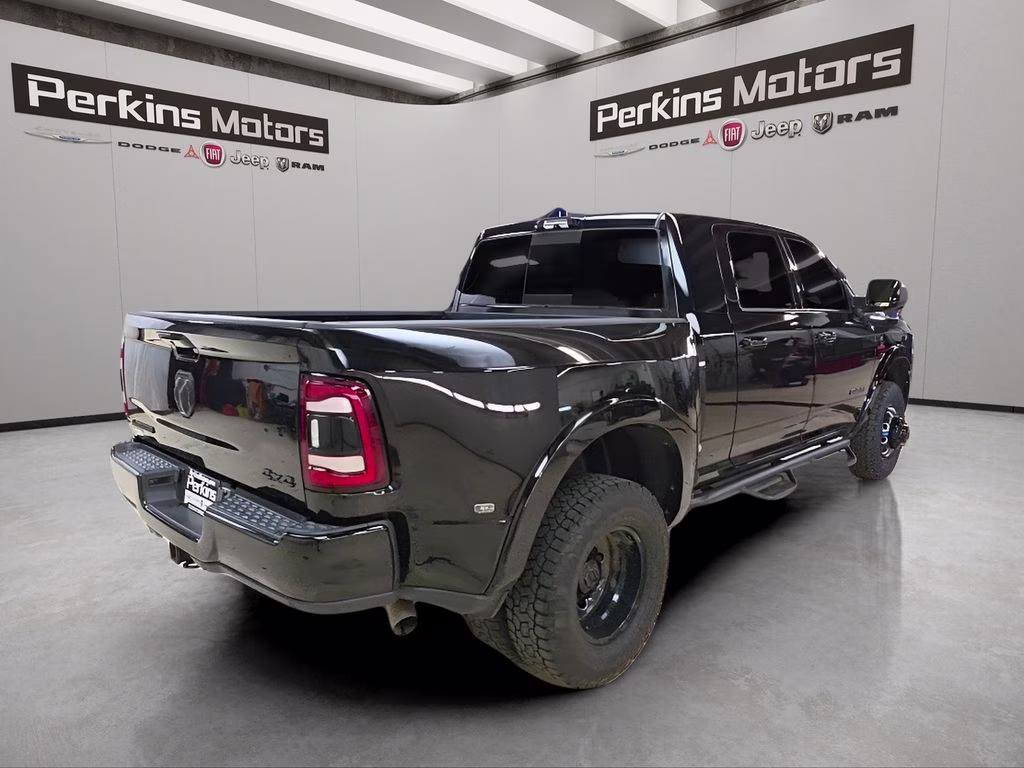 2022 Diamond Black Crystal Pearlcoat Ram 3500 Laramie 4X4 Truck