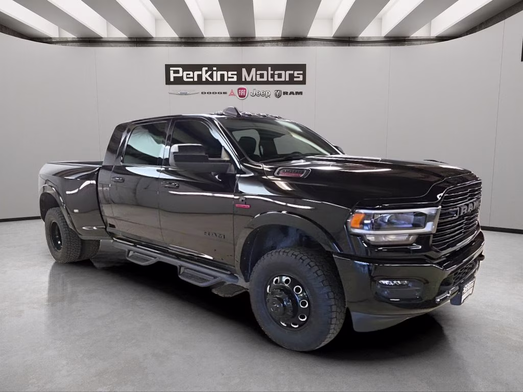 2022 Diamond Black Crystal Pearlcoat Ram 3500 Laramie 4X4 Truck