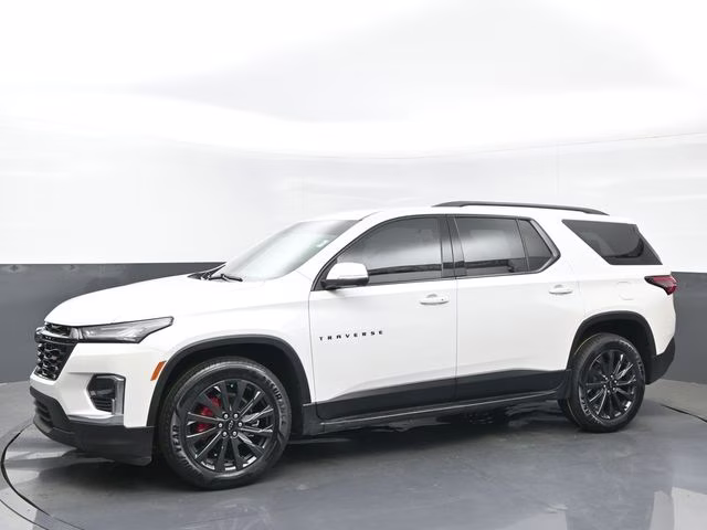 2022 Iridescent Pearl Tricoat Chevrolet Traverse RS FWD SUV