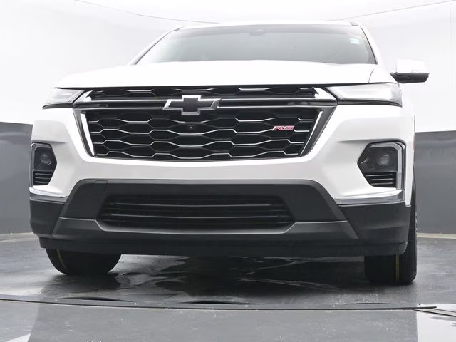 2022 Iridescent Pearl Tricoat Chevrolet Traverse RS FWD SUV
