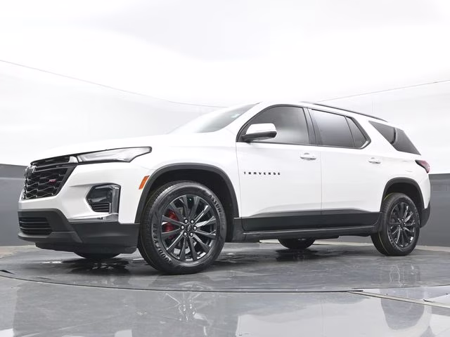 2022 Iridescent Pearl Tricoat Chevrolet Traverse RS FWD SUV