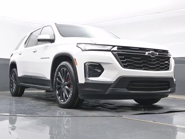 2022 Iridescent Pearl Tricoat Chevrolet Traverse RS FWD SUV