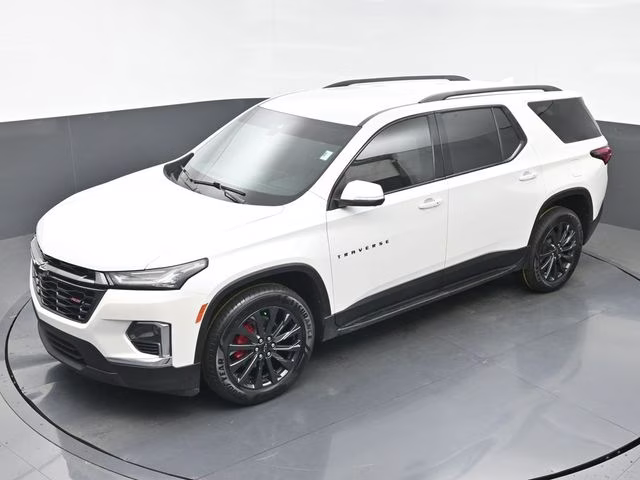 2022 Iridescent Pearl Tricoat Chevrolet Traverse RS FWD SUV