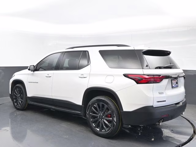2022 Iridescent Pearl Tricoat Chevrolet Traverse RS FWD SUV