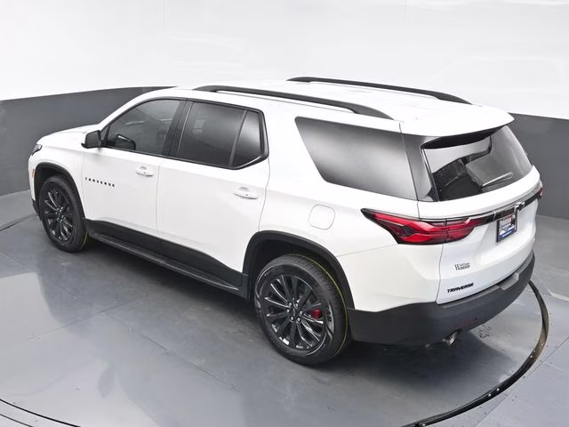 2022 Iridescent Pearl Tricoat Chevrolet Traverse RS FWD SUV