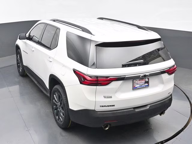 2022 Iridescent Pearl Tricoat Chevrolet Traverse RS FWD SUV