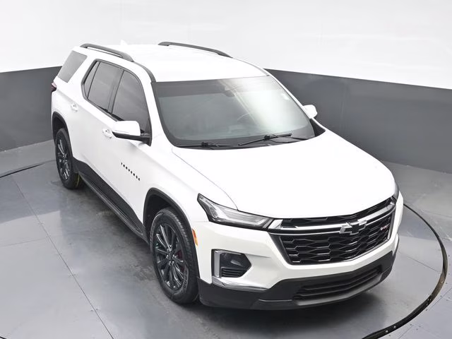 2022 Iridescent Pearl Tricoat Chevrolet Traverse RS FWD SUV
