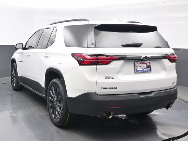 2022 Iridescent Pearl Tricoat Chevrolet Traverse RS FWD SUV