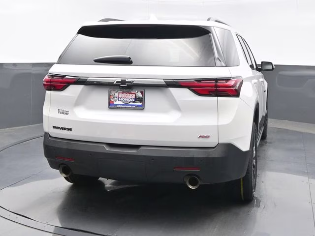 2022 Iridescent Pearl Tricoat Chevrolet Traverse RS FWD SUV