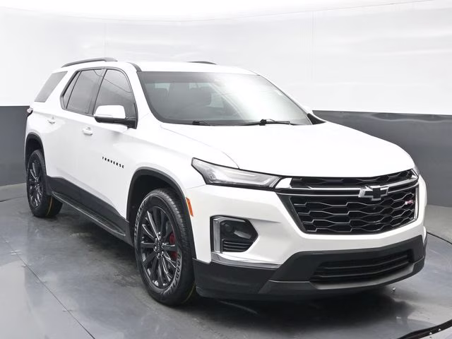 2022 Iridescent Pearl Tricoat Chevrolet Traverse RS FWD SUV