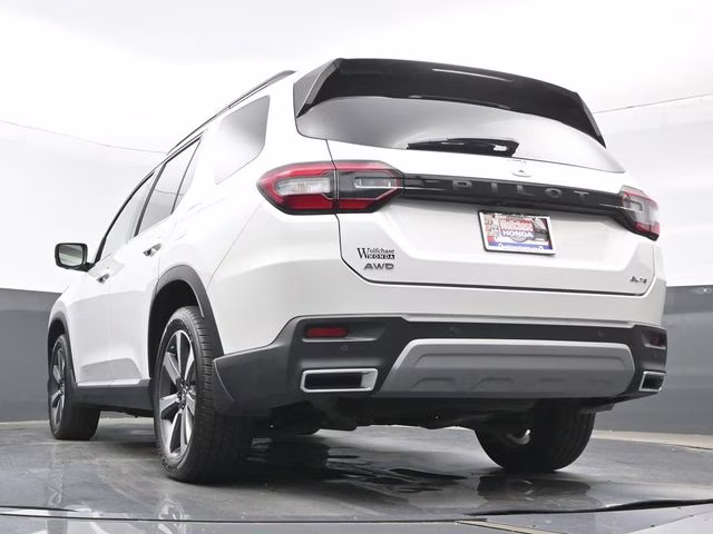2023 Platinum White Pearl Honda Pilot Elite AWD SUV